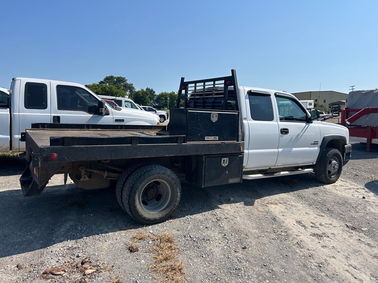 2004-chevrolet-3500-image-4