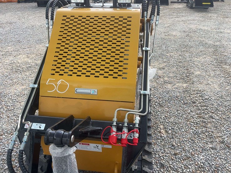 agt-compact-track-loader-image-8