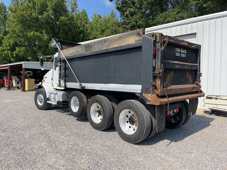 2019-kenworth-t8-series-dump-truck-image-8