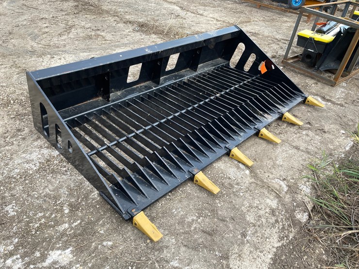 #9810-•-wolverine-78"-rock-bucket-attachment-image-3