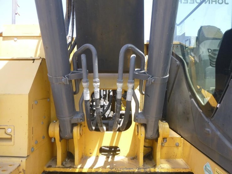 2011-deere-225d-lc-image-36