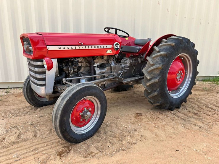 massey-ferguson-135-image-1