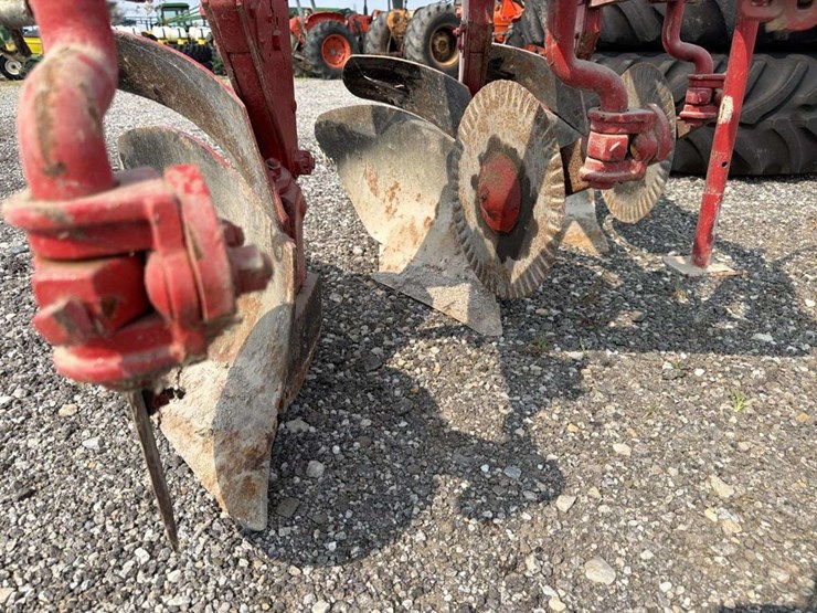 massey-ferguson-82-image-3