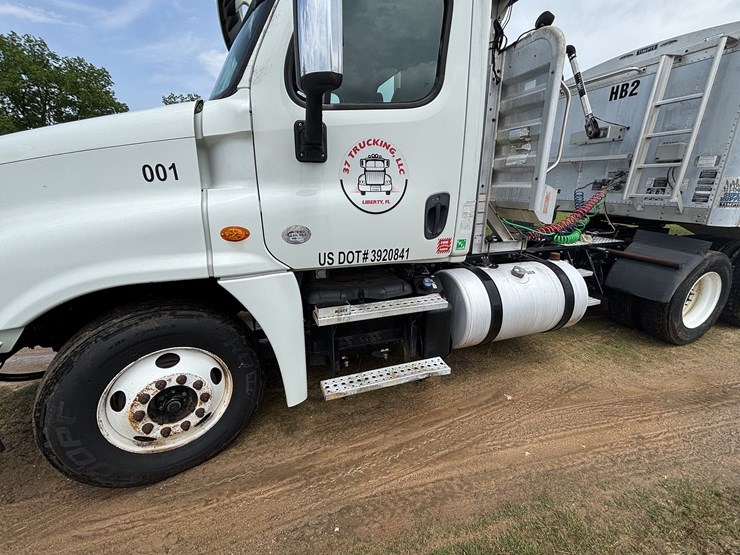 2015-freightliner-cascadia-image-6