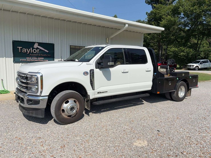 2025-ford-f350-image-2