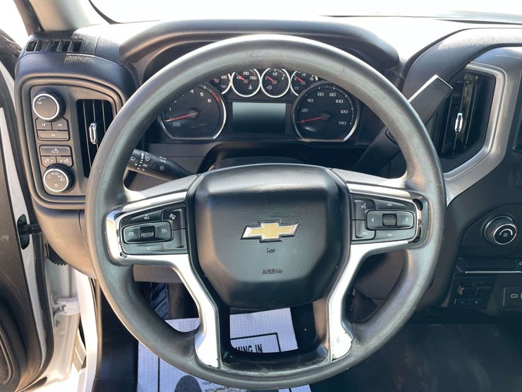 2023chevrolet-silverado-2500-4-door-crew-cab-4x4-pickup-truck-(176,756-miles)-image-12