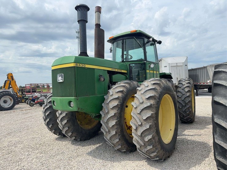 1978-john-deere-8430-image-10