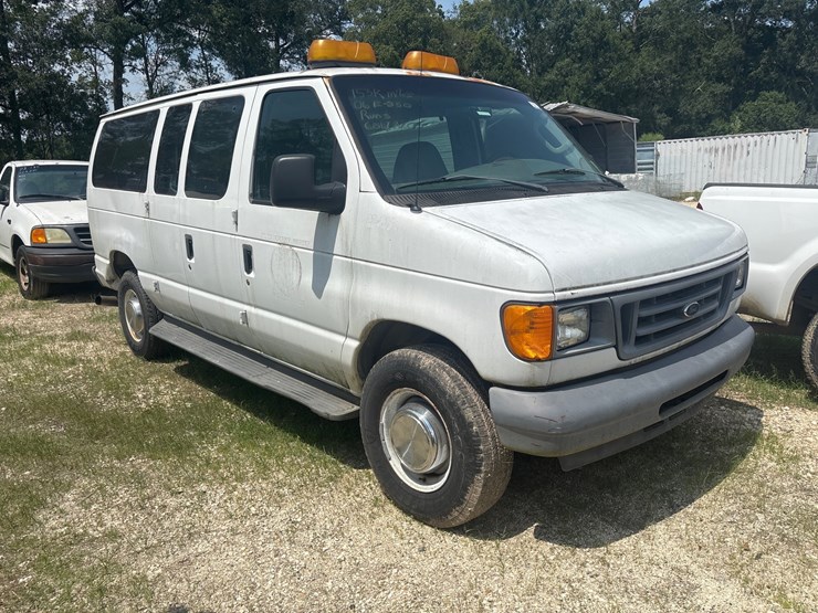 2006-ford-e350-image-2