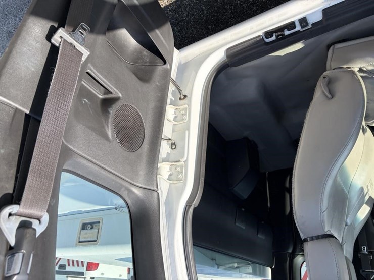 2011-chevrolet-colorado-image-13