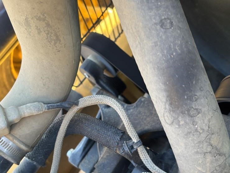 2020-deere-210l-image-50