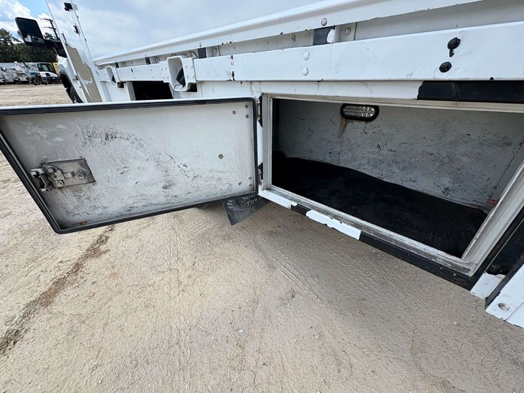 2021-chevrolet-3500hd-image-28