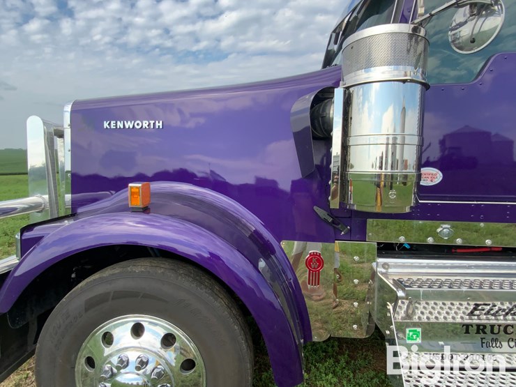 2025-kenworth-w900-image-14