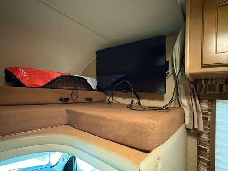 2015-ford-e350-image-13