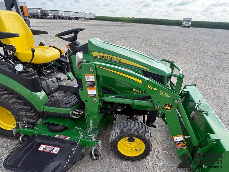 2020-john-deere-1025r-image-17