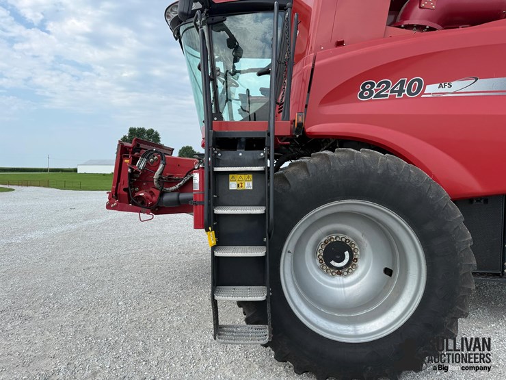 2016-case-ih-8240-image-19
