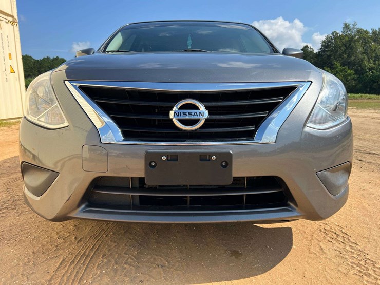 2019-nissan-versa-(99,073-miles)-image-5