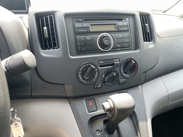 2015-nissan-nv200-image-13