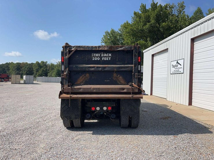 2019-kenworth-t8-series-dump-truck-image-7