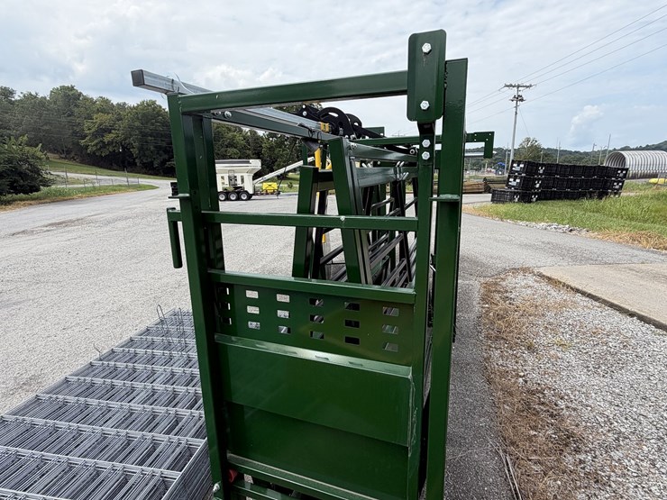 new/unused-arrowquip-easylock-33-series-chute-image-4