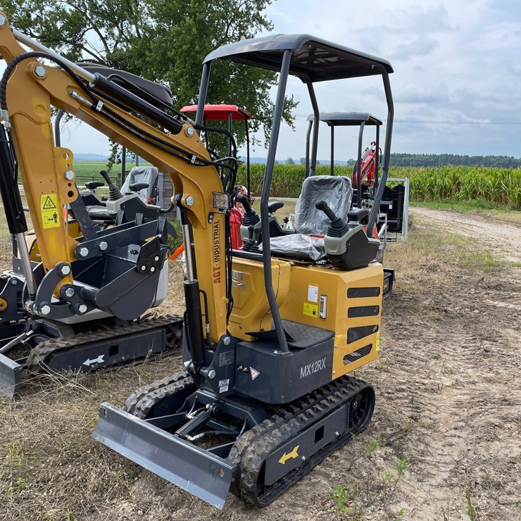 #9737 • AGT Mini Excavator MX12RX