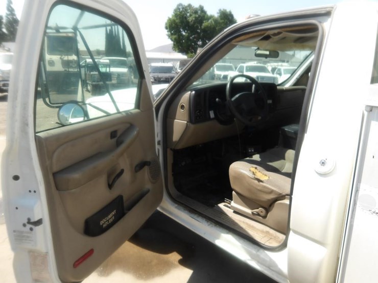 2005-chevrolet-silverado-3500-image-19