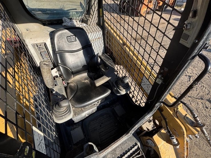 2016-caterpillar-259d-image-20