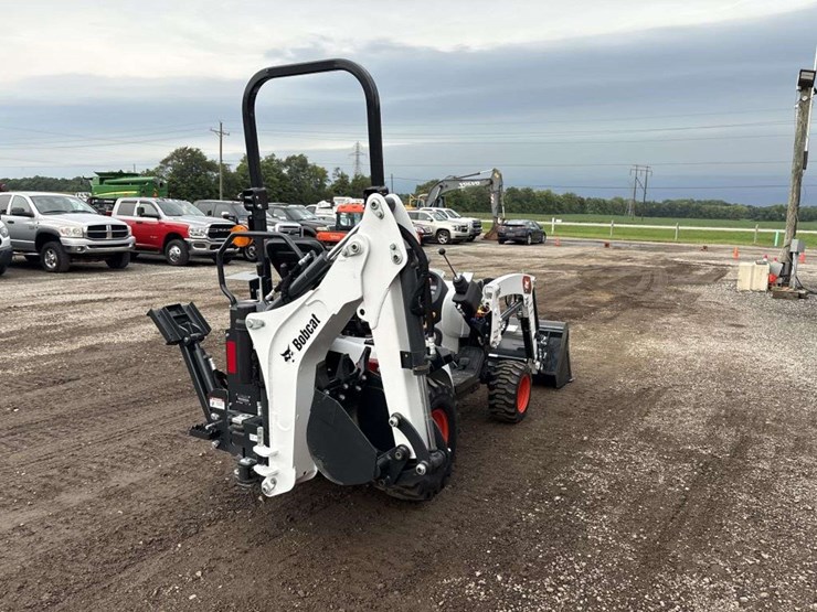 bobcat-1021-with-loader-and-12-backhoe-bucket-image-3