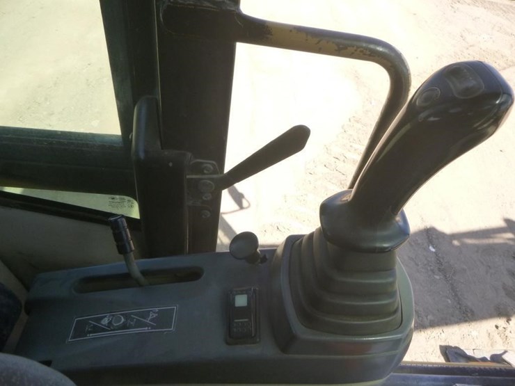 2005-caterpillar-m318c-image-13
