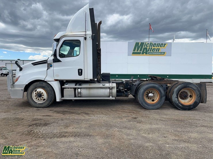2018-freightliner-cascadia-t/a-day-cab-tractor-image-6