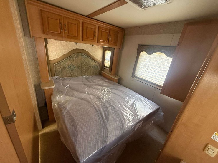 2007-chevrolet-express-"chateau"-(72,384-miles)-image-40