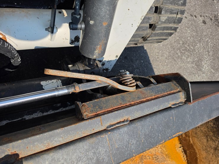 2023-bobcat-t770-image-54