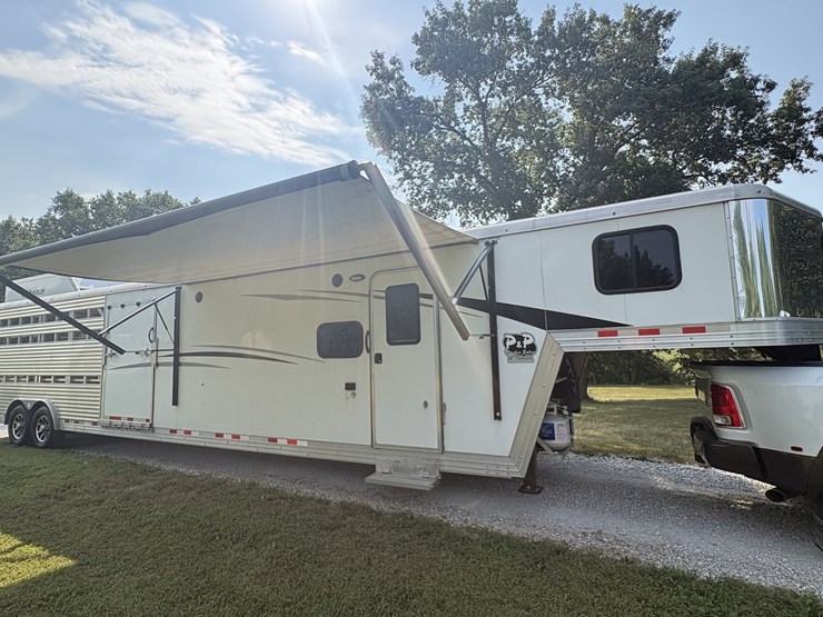 2018-bison-8011ldstlt-stock-combo-living-quarters-trailer-image-34