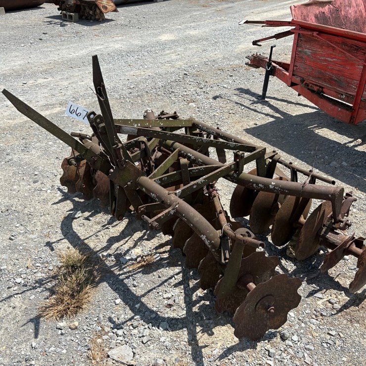 MASSEY-FERGUSON 3