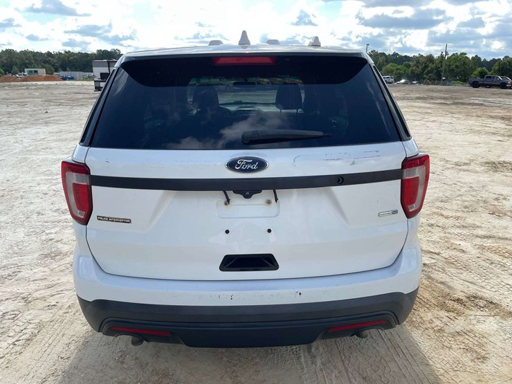 2017-ford-explorer-image-6