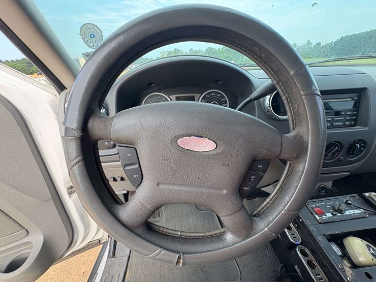 2005-ford-expedition-image-14