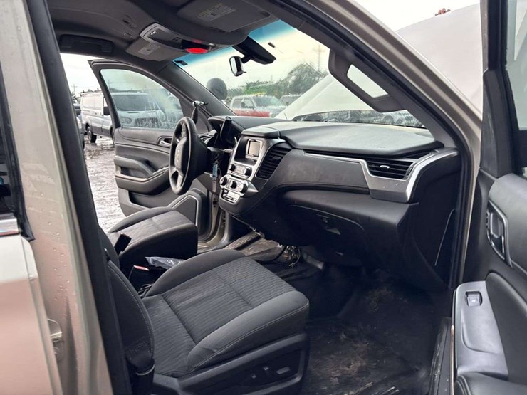 2017-chevrolet-tahoe-image-14