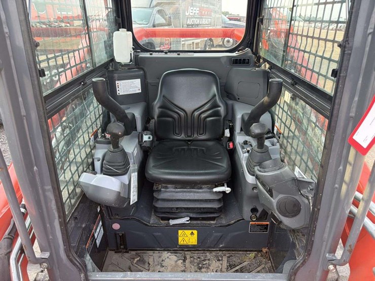 kubota-svl65-2-image-13