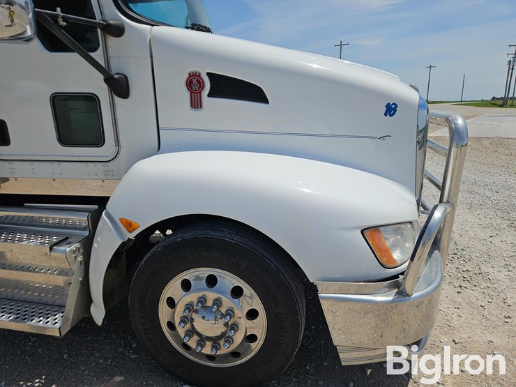 2014-kenworth-t660-image-12