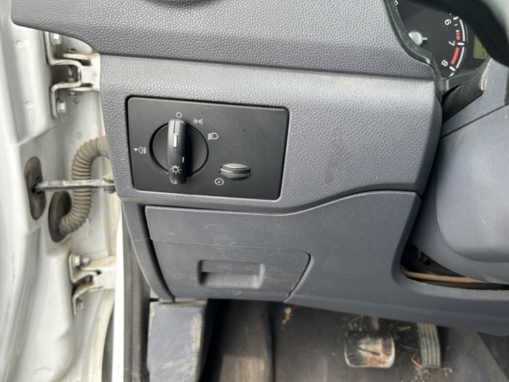 2010-ford-transit-connect-image-26
