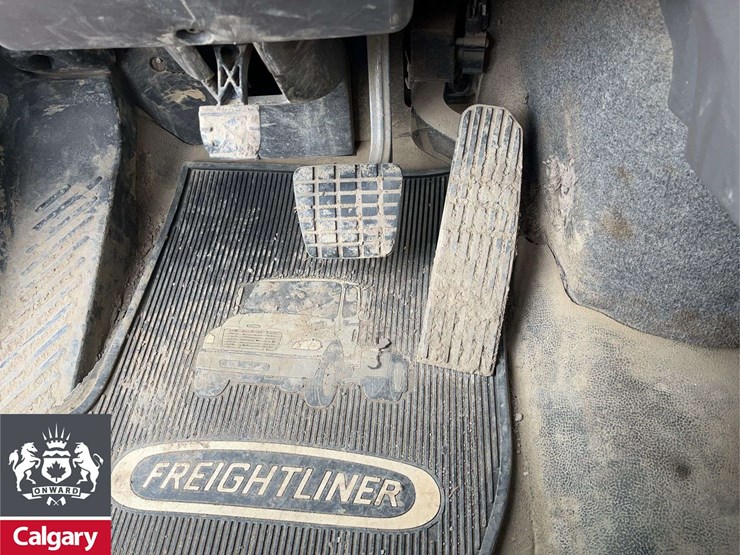 2016-freightliner-114sd-image-19
