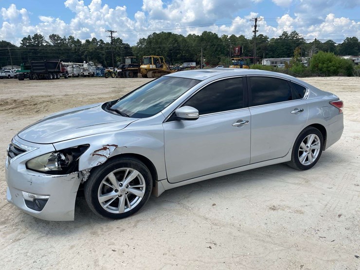 2015-nissan-altima-sv-4-door-sedan-(163,832-miles)-image-1