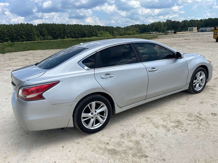 2015-nissan-altima-sv-4-door-sedan-(163,832-miles)-image-3