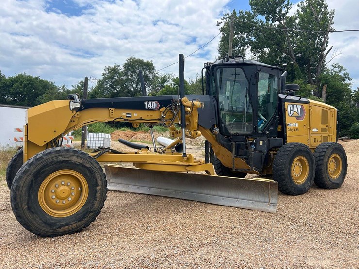 2020-caterpillar-140-image-2