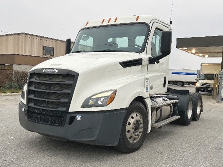 2019-freightliner-cascadia-126-image-1
