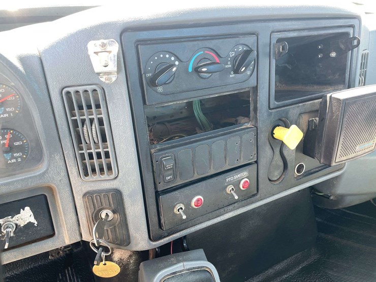2006-international-durastar-4400-image-13
