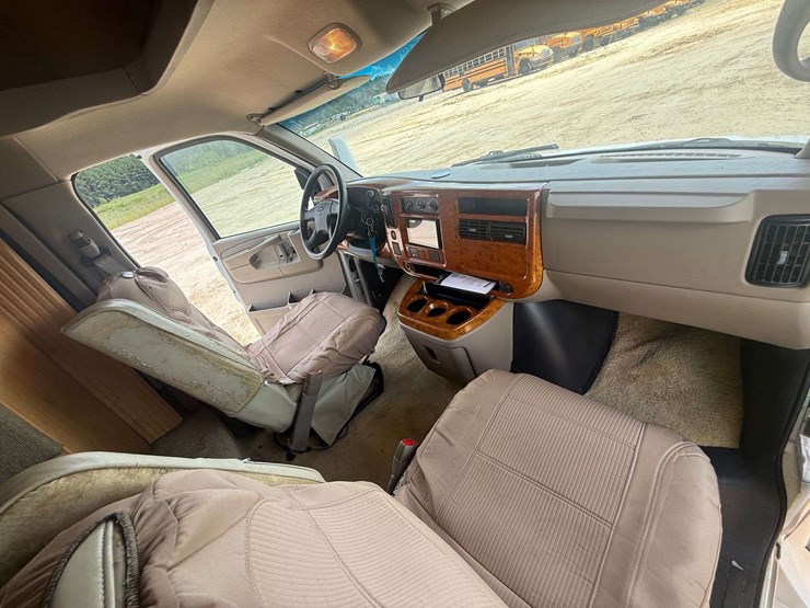 2007-chevrolet-express-"chateau"-(72,384-miles)-image-24