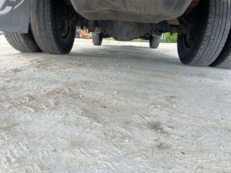 2022-chevrolet-silverado-3500-image-25