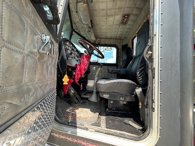 1986-peterbilt-359-image-10