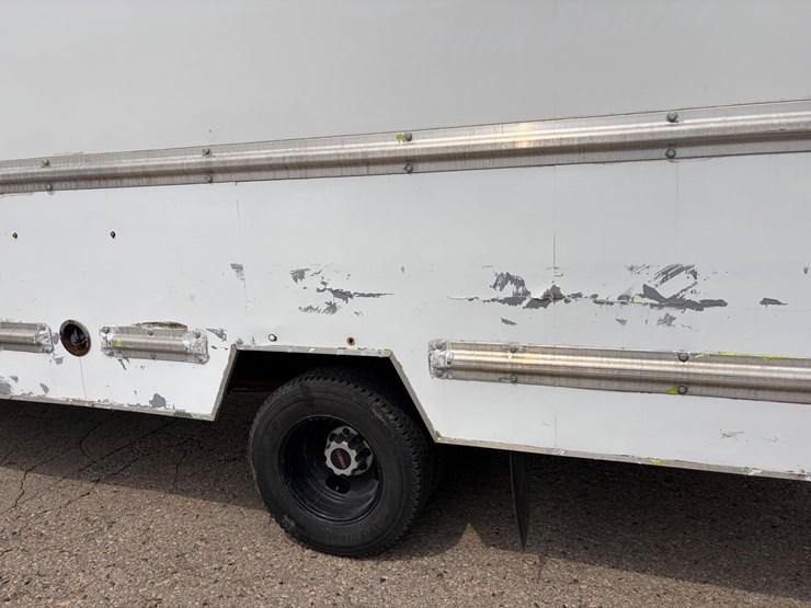 #8368-•-2010-gmc-box-truck-(has-wi-title)-image-7
