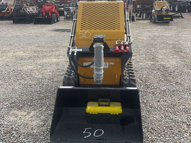 agt-compact-track-loader-image-5